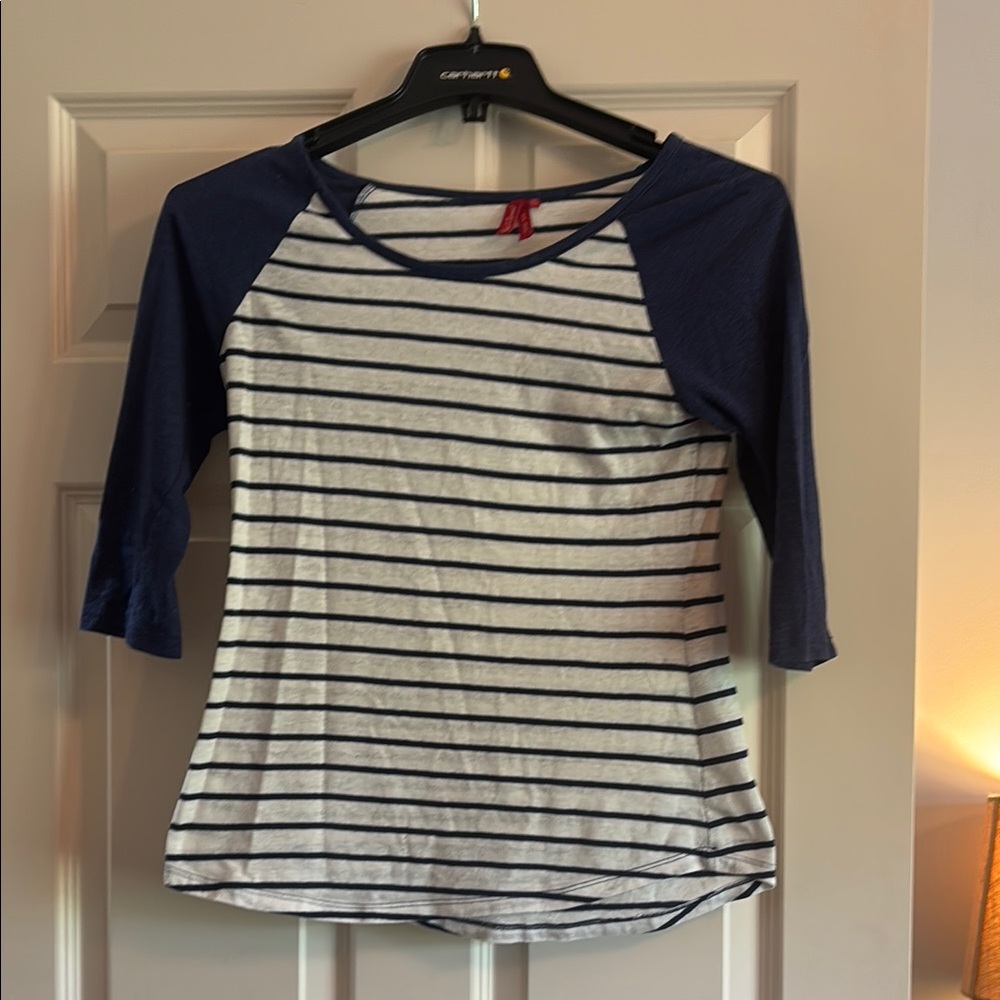 Red Camel Fitted Raglan 3/4 Sleeve Top White and Blue.